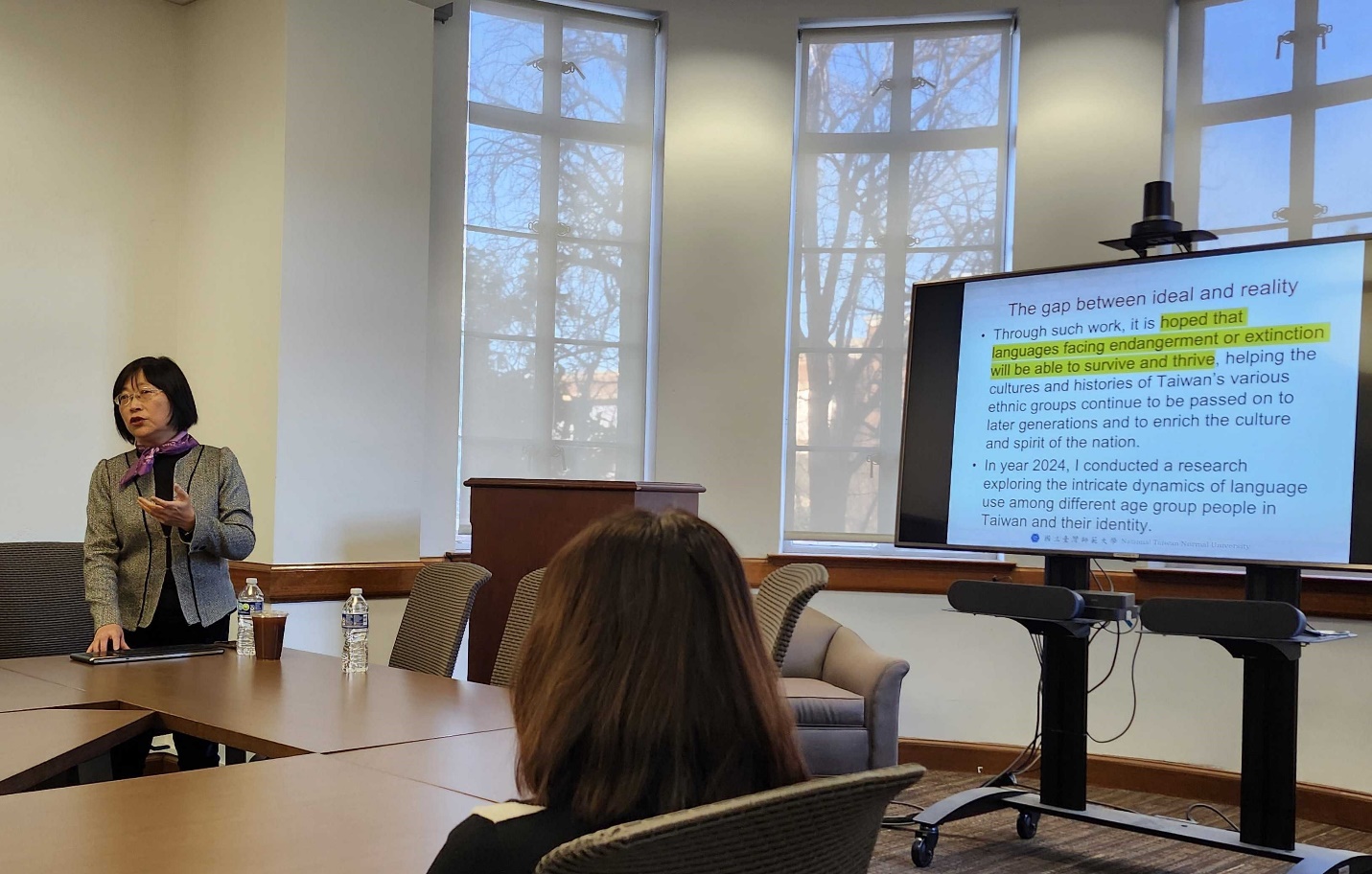 曾金金教授於2025年1月23日在加州大學洛杉磯分校（UCLA）發表有關臺灣語言教育與政策的研究成果。